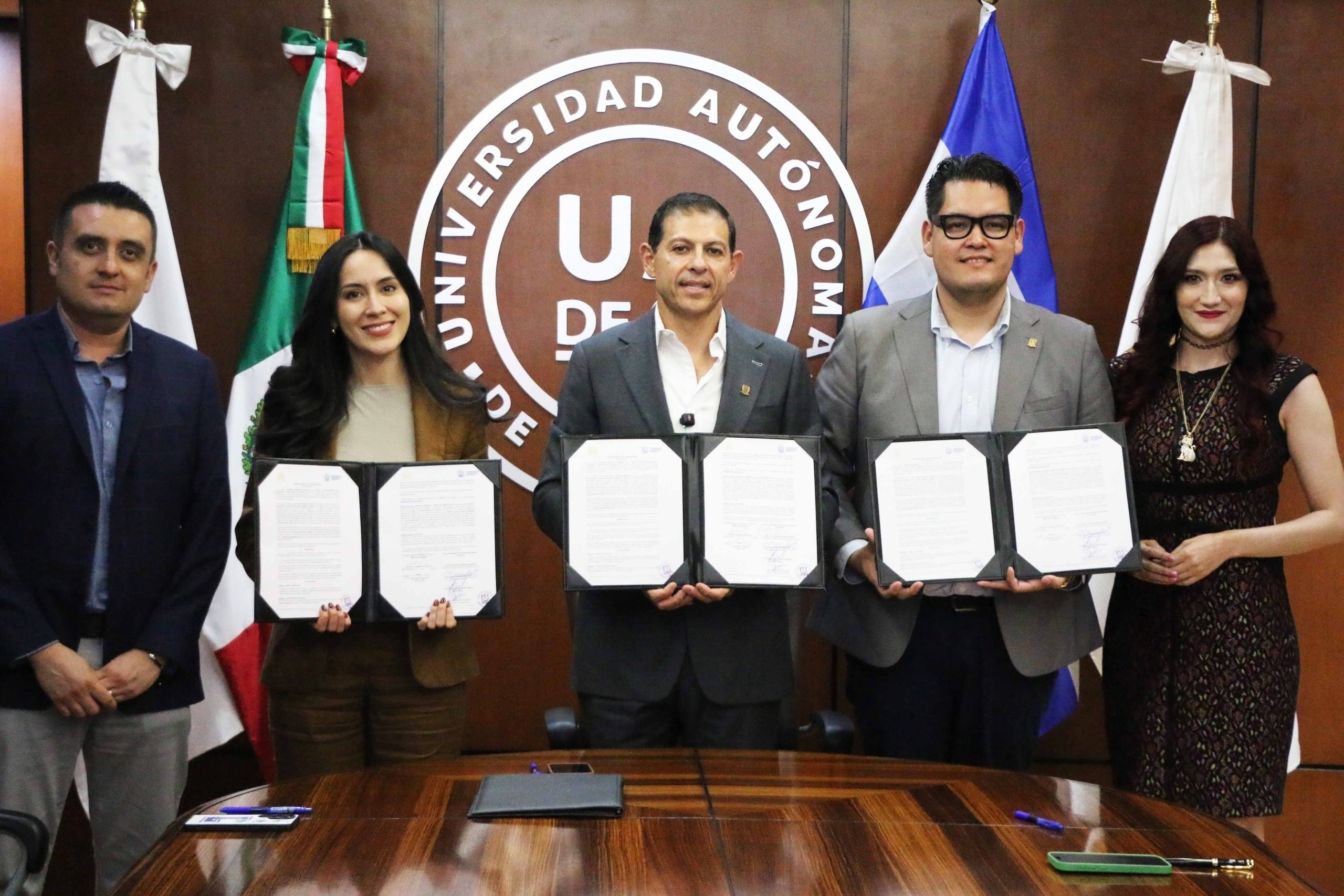 Firman Convenio UAdeC y Radio Clásica El Salvador