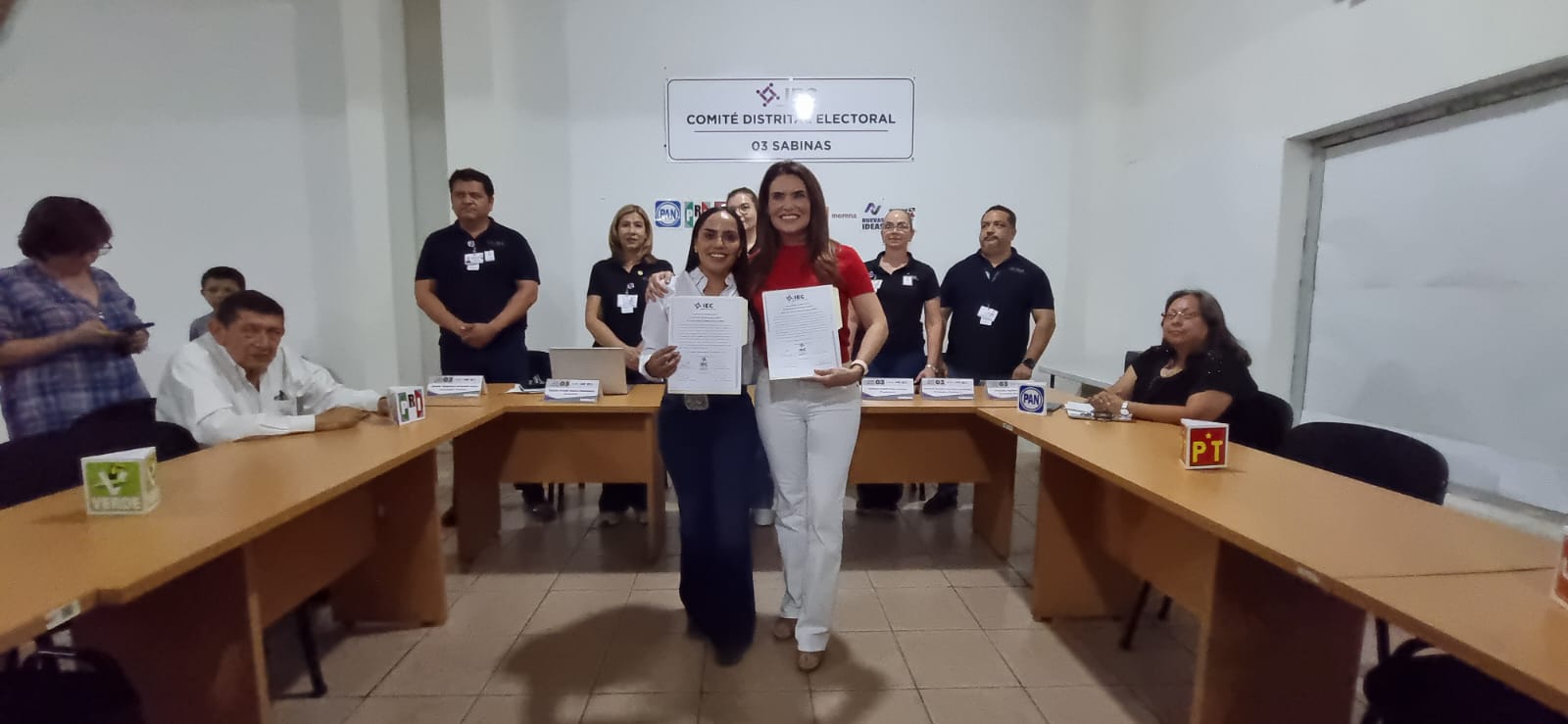 RECIBE CLAUDIA GARZA CONSTANCIA DE MAYORÍA EN EL DISTRITO 03 DE SABINAS