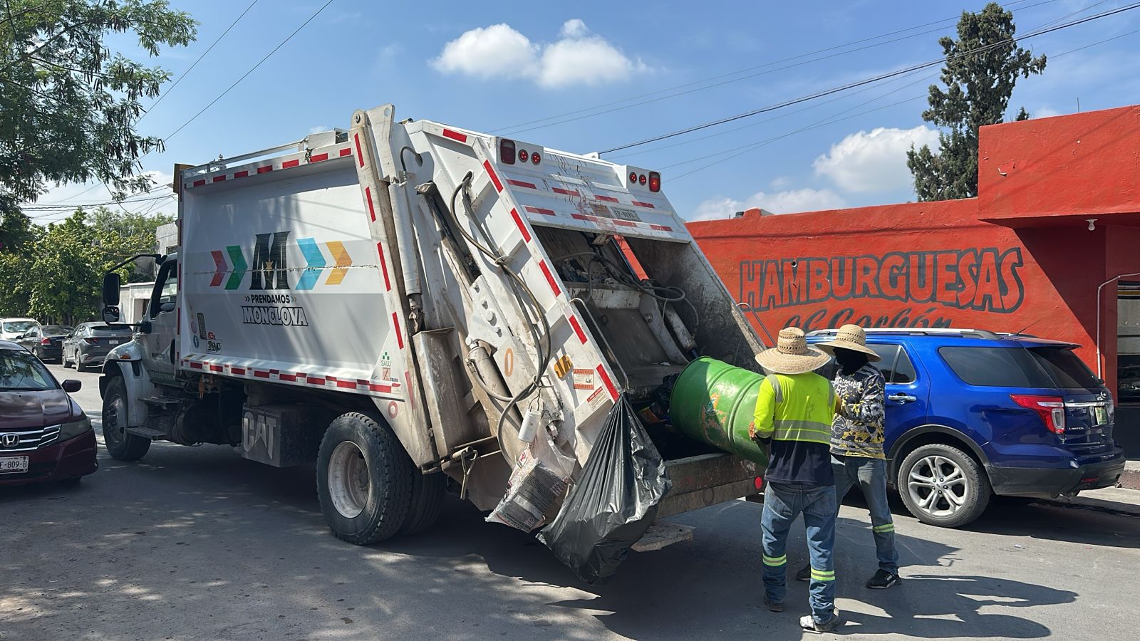 Eliminan contenedores los remplazan con botes