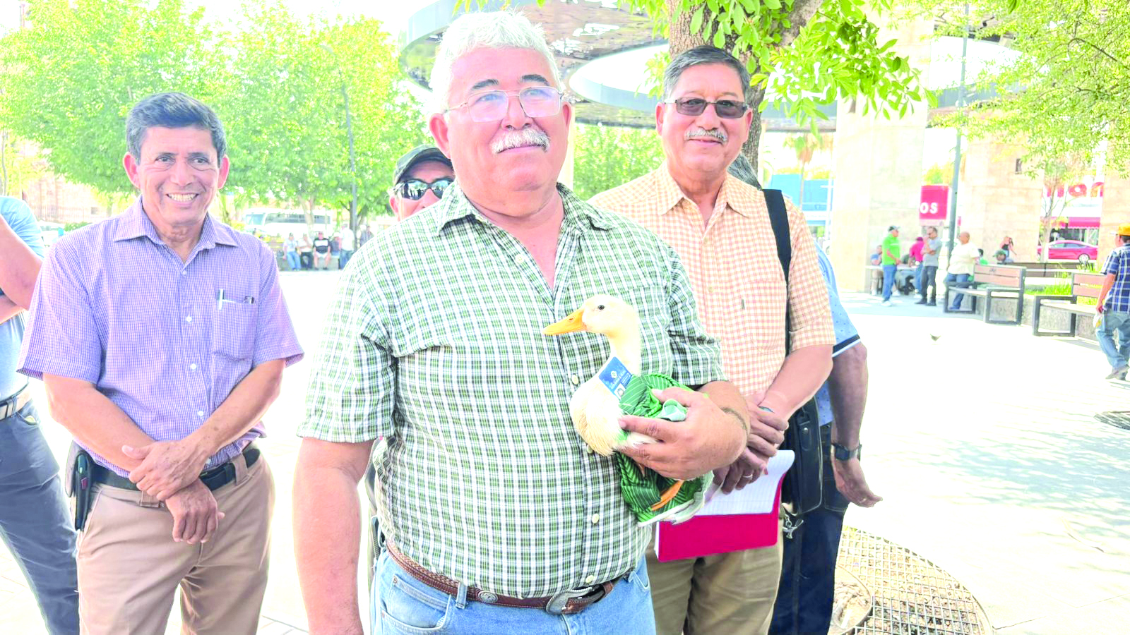 Presentan ex obreros de AHMSA al Pato Justicia