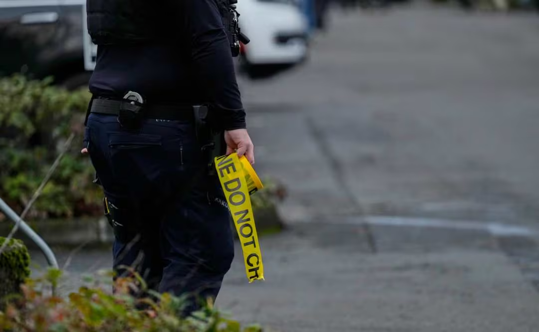 Reportan tirote0 en biblioteca pública de California; van 2 mu3rtos y detienen a sospechoso