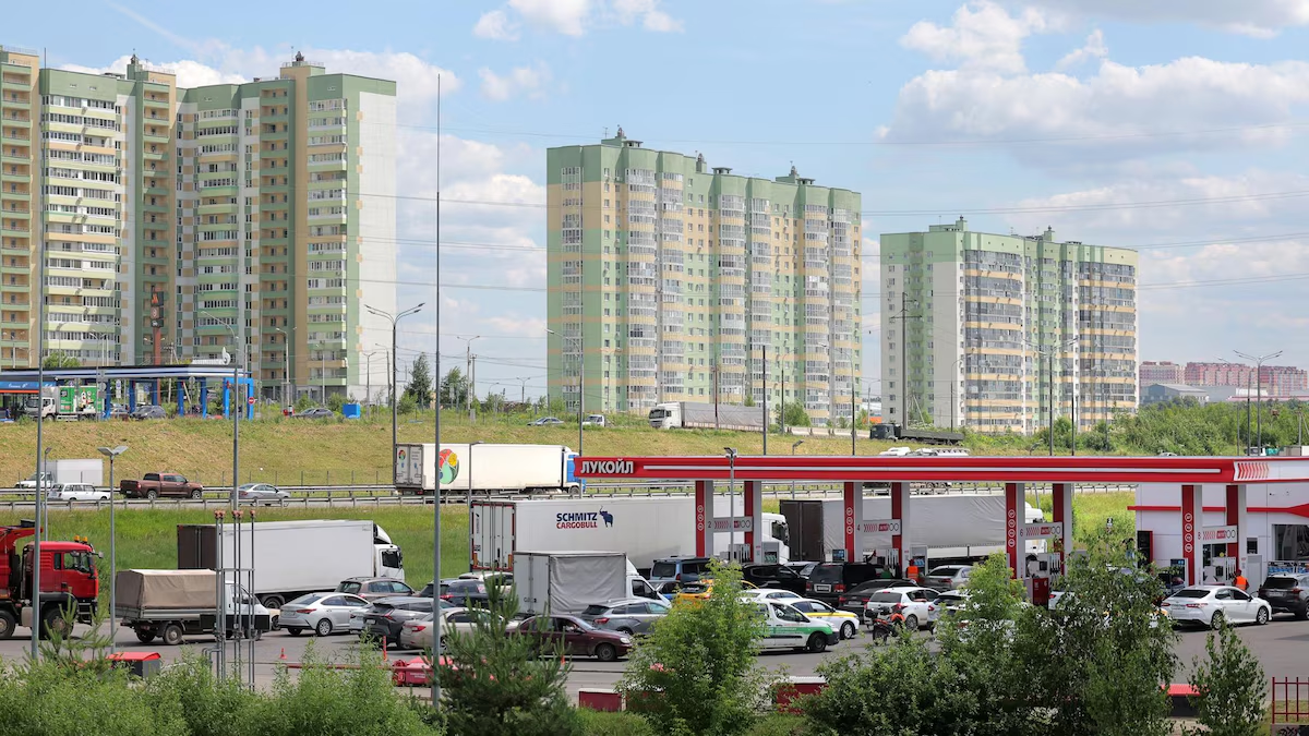 Ucrania deja sin gasolina a Rusia: Moscú alerta por escasez de combustible tras ataque con drones