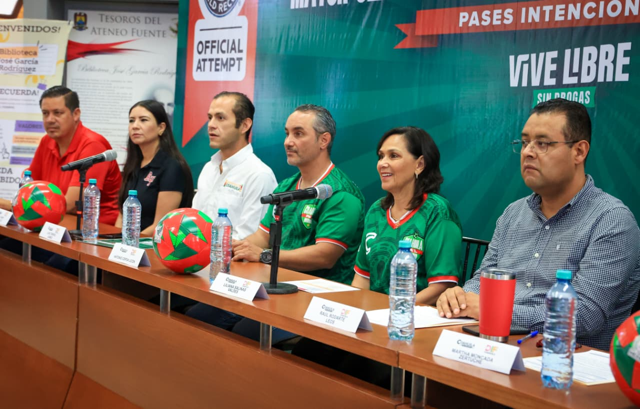 VA COAHUILA POR EL RÉCORD GUINNESS CON LA MAYOR CANTIDAD DE PASES DE FÚTBOL CONSECUTIVOS