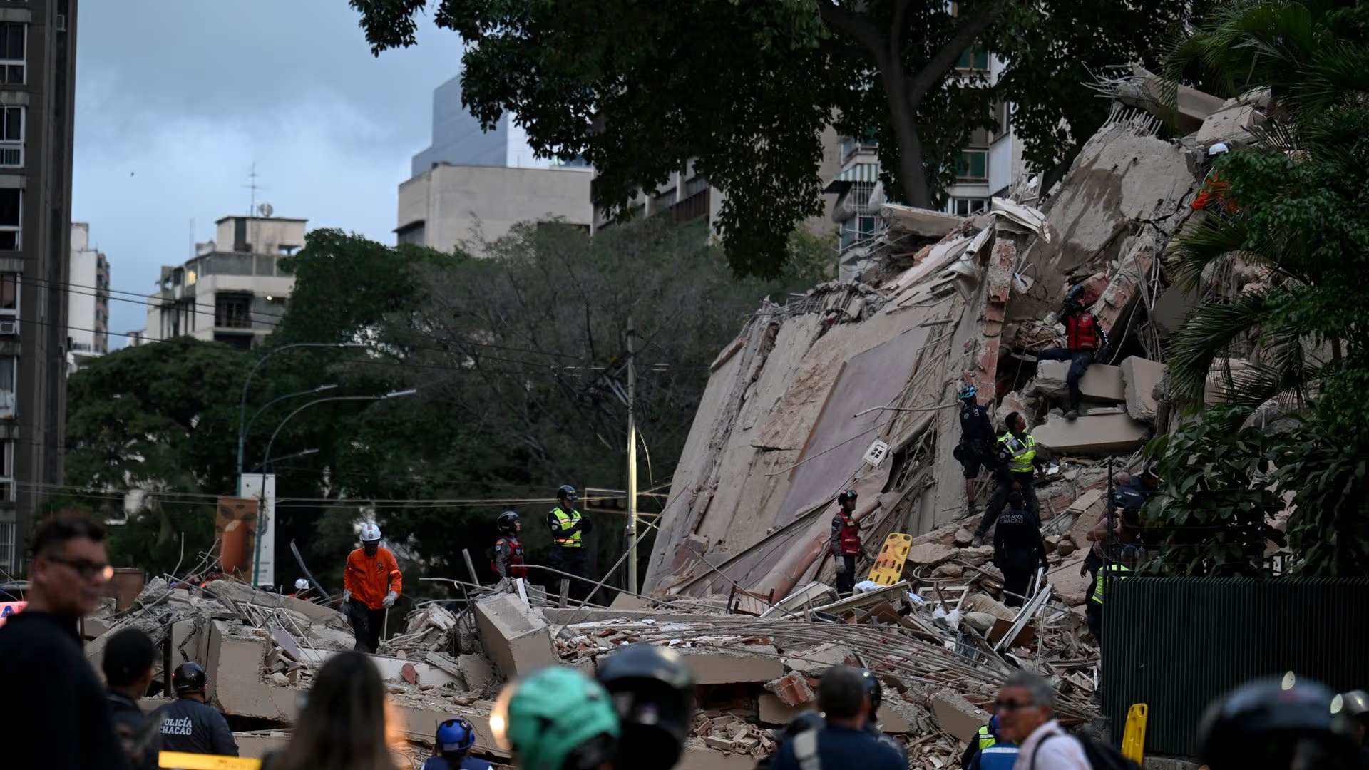 El gobierno de Venezuela elevó la cifra de víctimas de los terremotos a 164 mu3rtos y 971 heridos