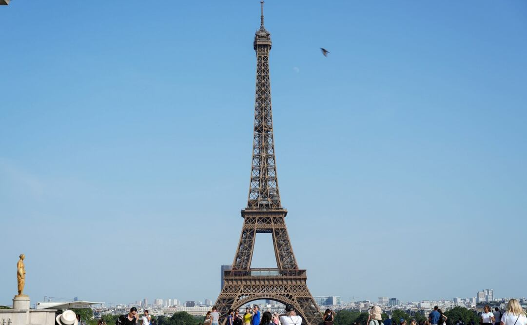 La Torre Eiffel crece 10 centímetros por altas temperaturas en Europa: ola de calor genera fenómeno físico, aquí te explicamos