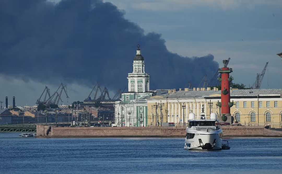 Ucrania ataca San Petersburgo con más de 300 drones; ocurre tras rechazo de Putin a reunirse con Zelensky