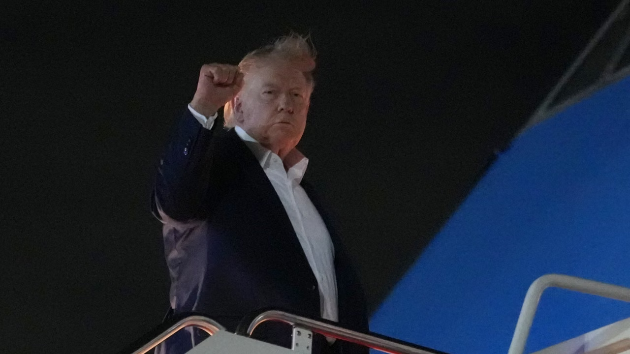 Trump confirma que algunos barcos empiezan a transitar por el estrecho de Ormuz