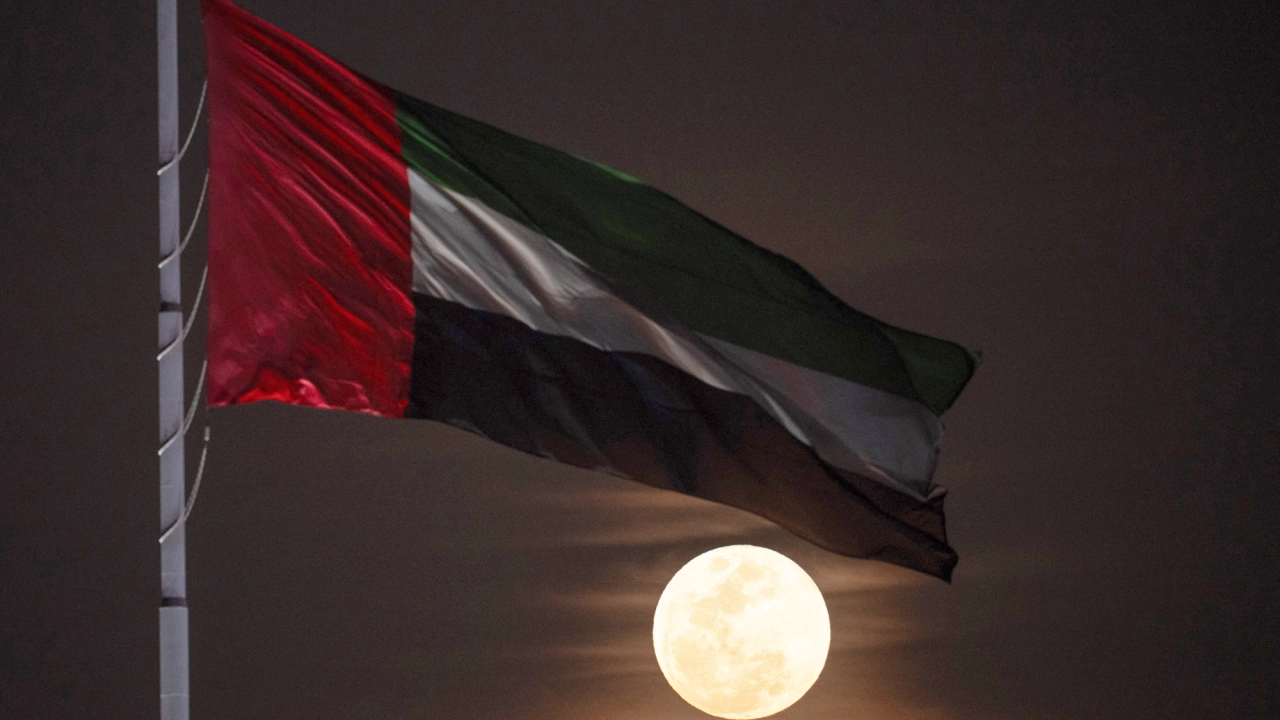 Emiratos se suma a la prohibición de uso de las redes sociales a menores de 15 años