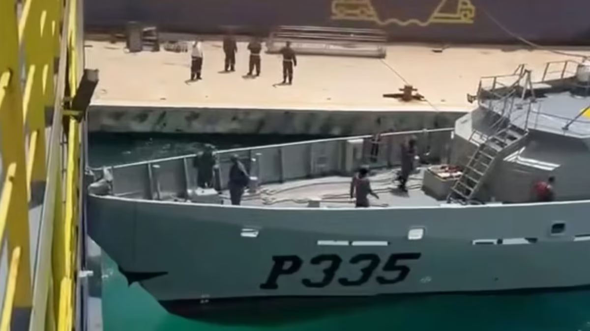 Embarcación de la Marina choca contra ferry en Isla Mujeres, Quintana Roo