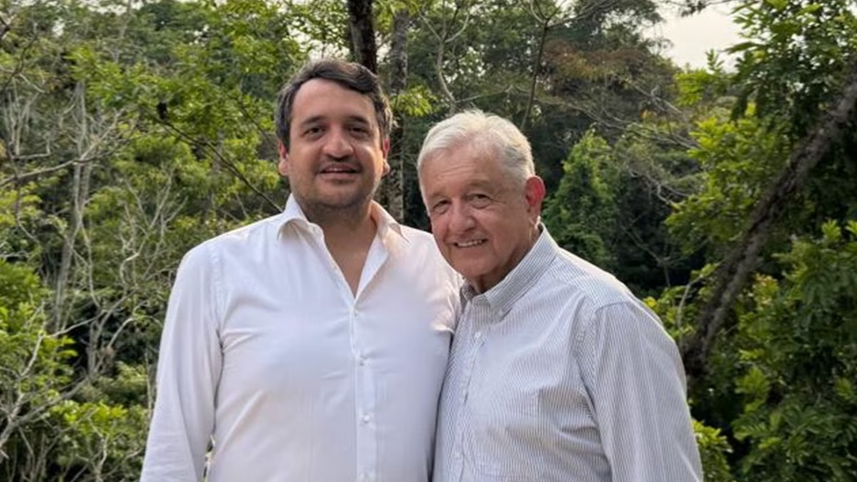 AMLO reaparece en foto con ‘Andy’ López Beltrán, que busca diputación en Tabasco: ‘Soy hijo de quienes aman’