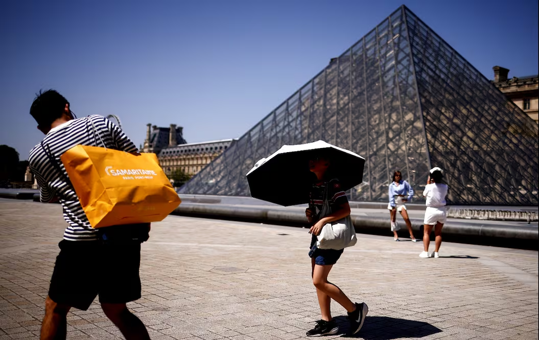 Ola de calor afecta a Francia; activan alerta máxima en más de un tercio del país por altas temperaturas