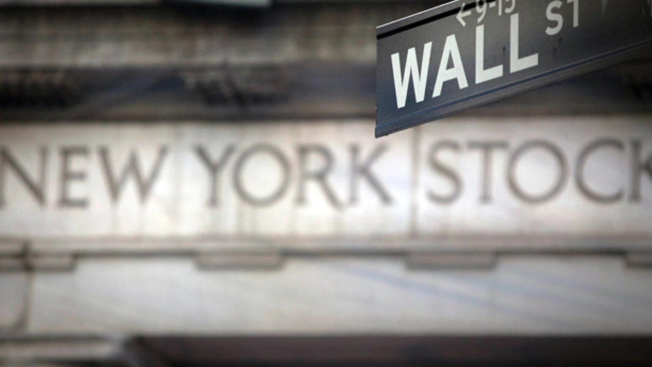 Wall Street inicia la semana con un comportamiento dispar; SpaceX cae más de 9%