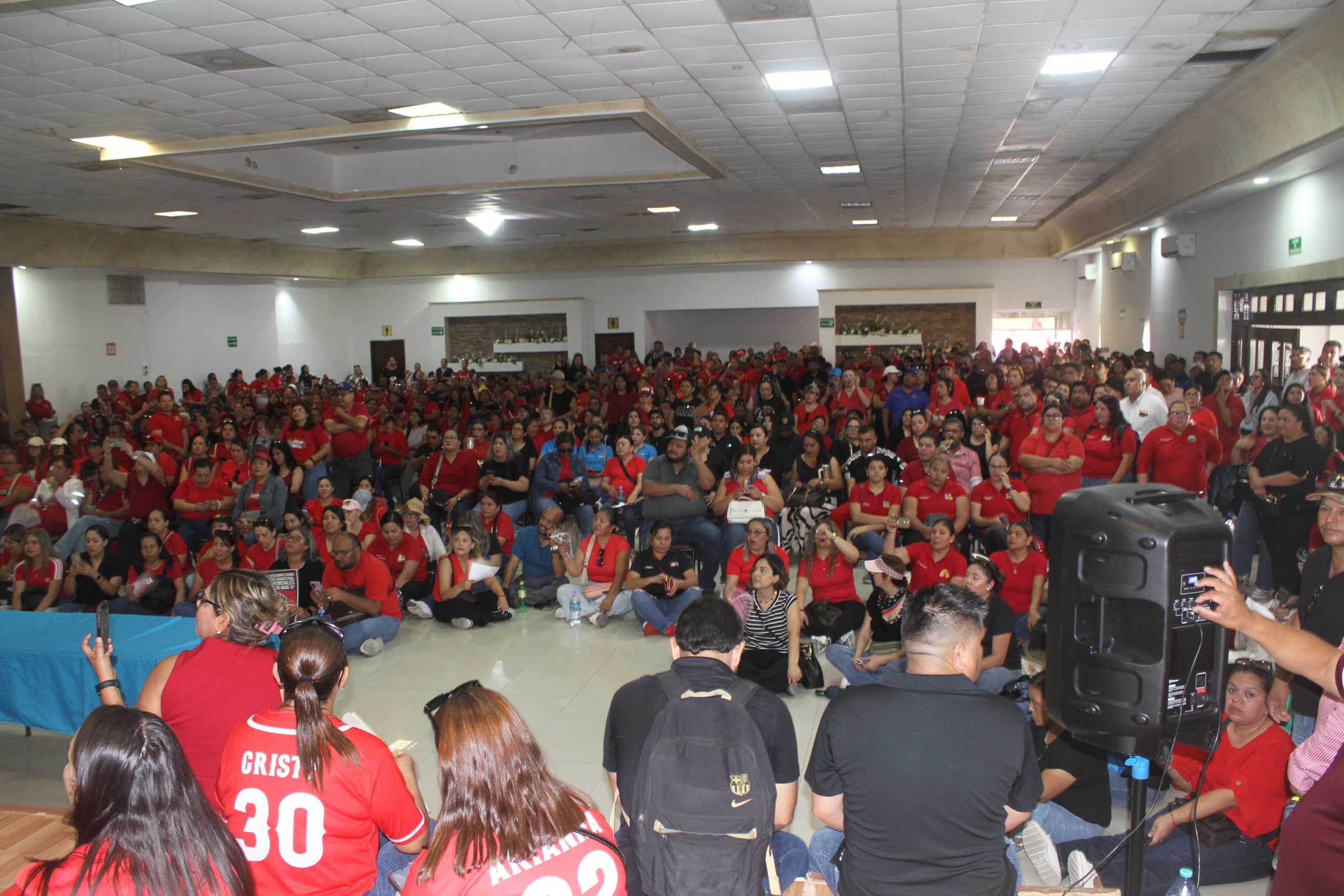 Se suman maestros a la marcha nacional