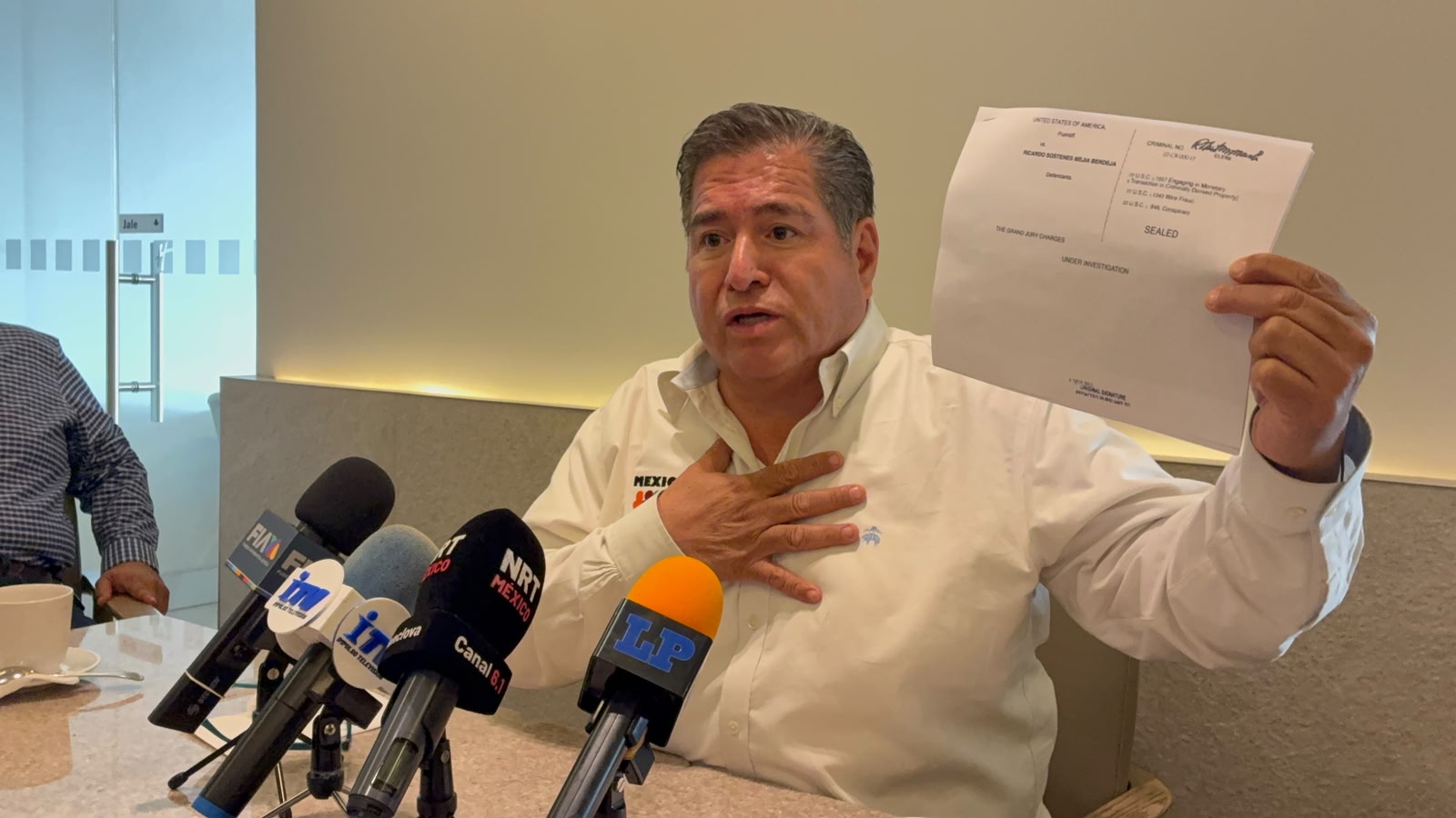 “Perdió su visa Mejía por vínculos con el crimen”