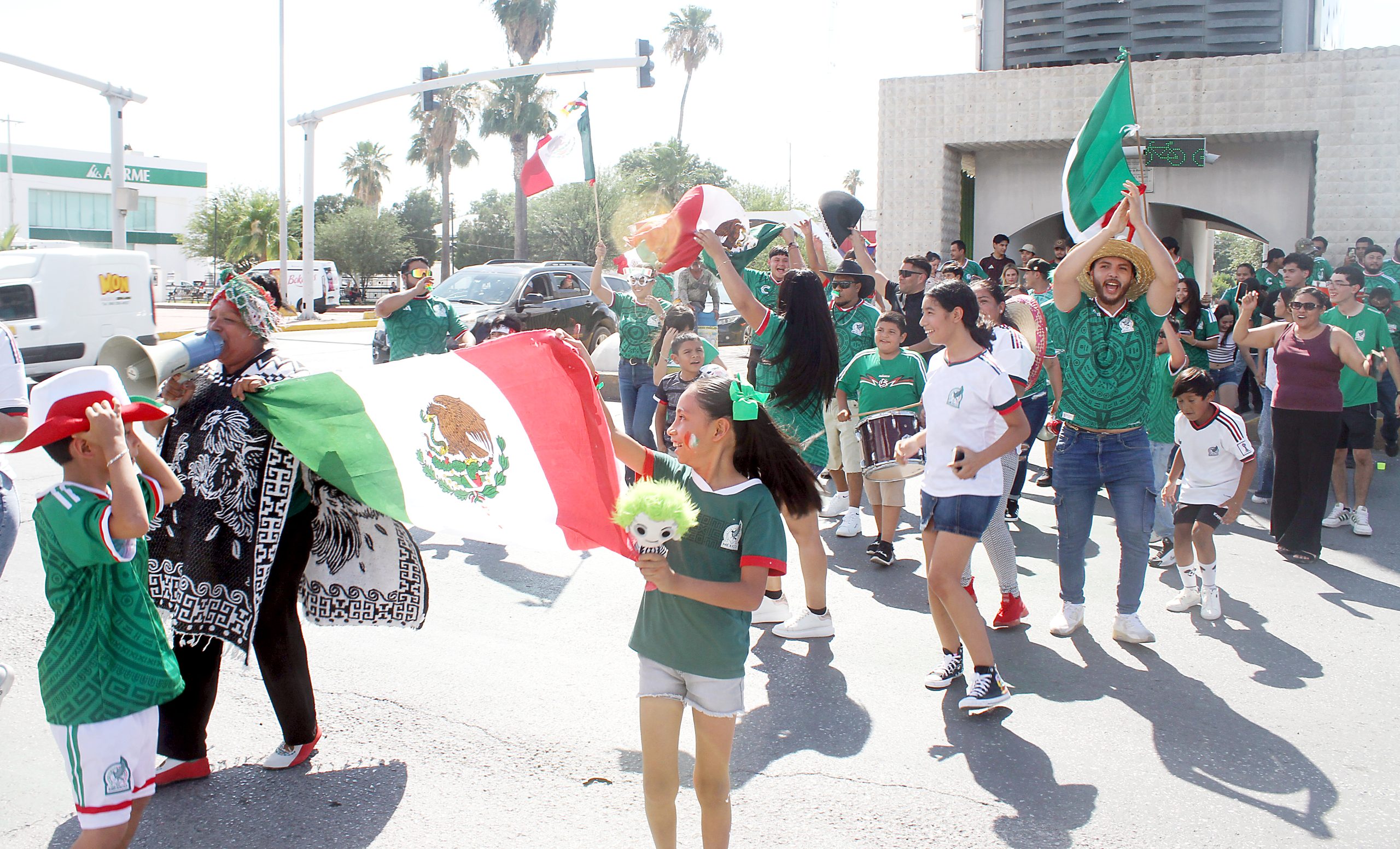 Monclova festeja en grande triunfo del TRI