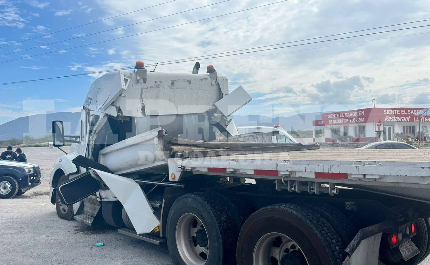 ¡Tragedia en la Carretera 57! Rollo de acero se desprende y aplasta cabina; muere transportista