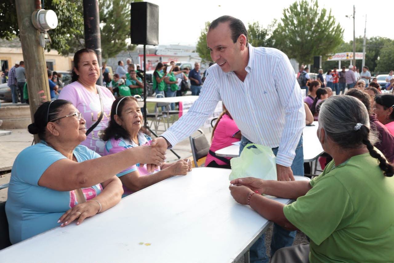 Escucha Fernando a familias de la PRI 92