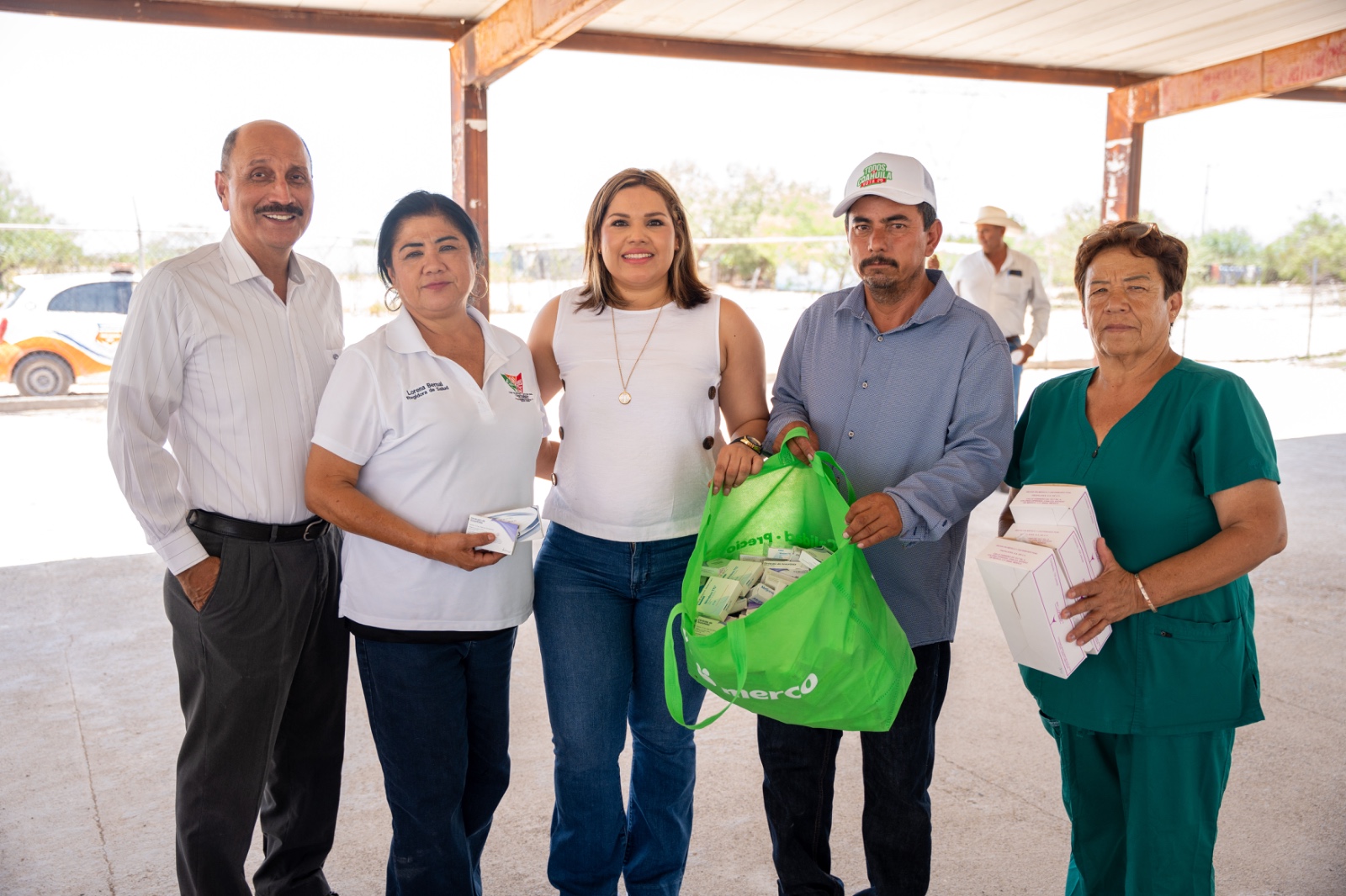Atiende Yesica peticiones ciudadanas en Acámbaro
