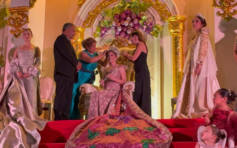 Narda I es coronada como Reina de la Feria de la Uva