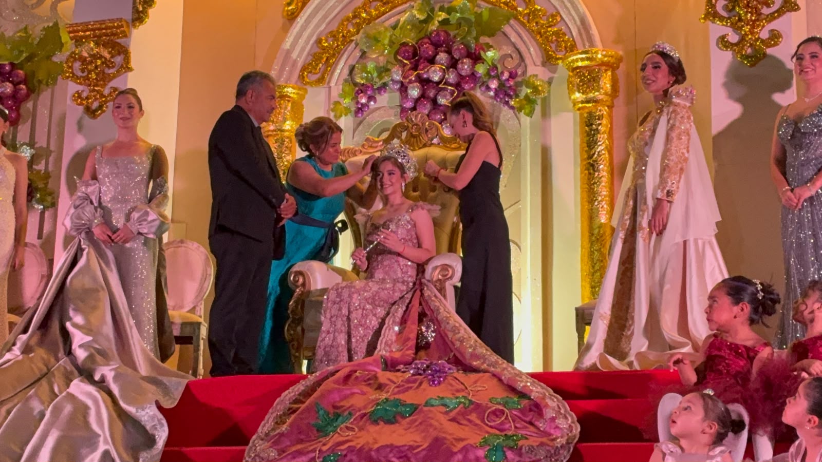 Narda I es coronada como Reina de la Feria de la Uva