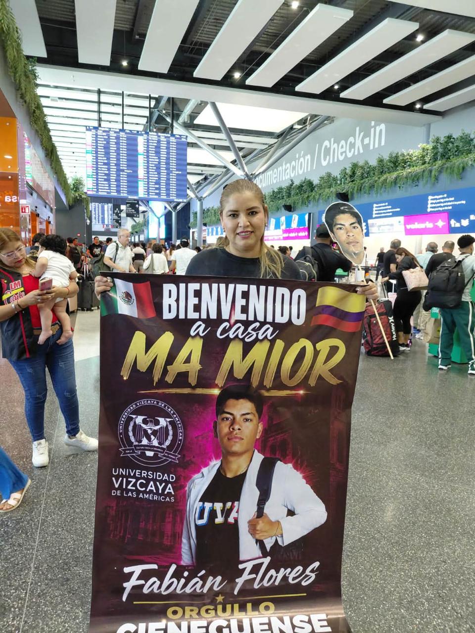 Joven Cieneguense triunfa en Colombia