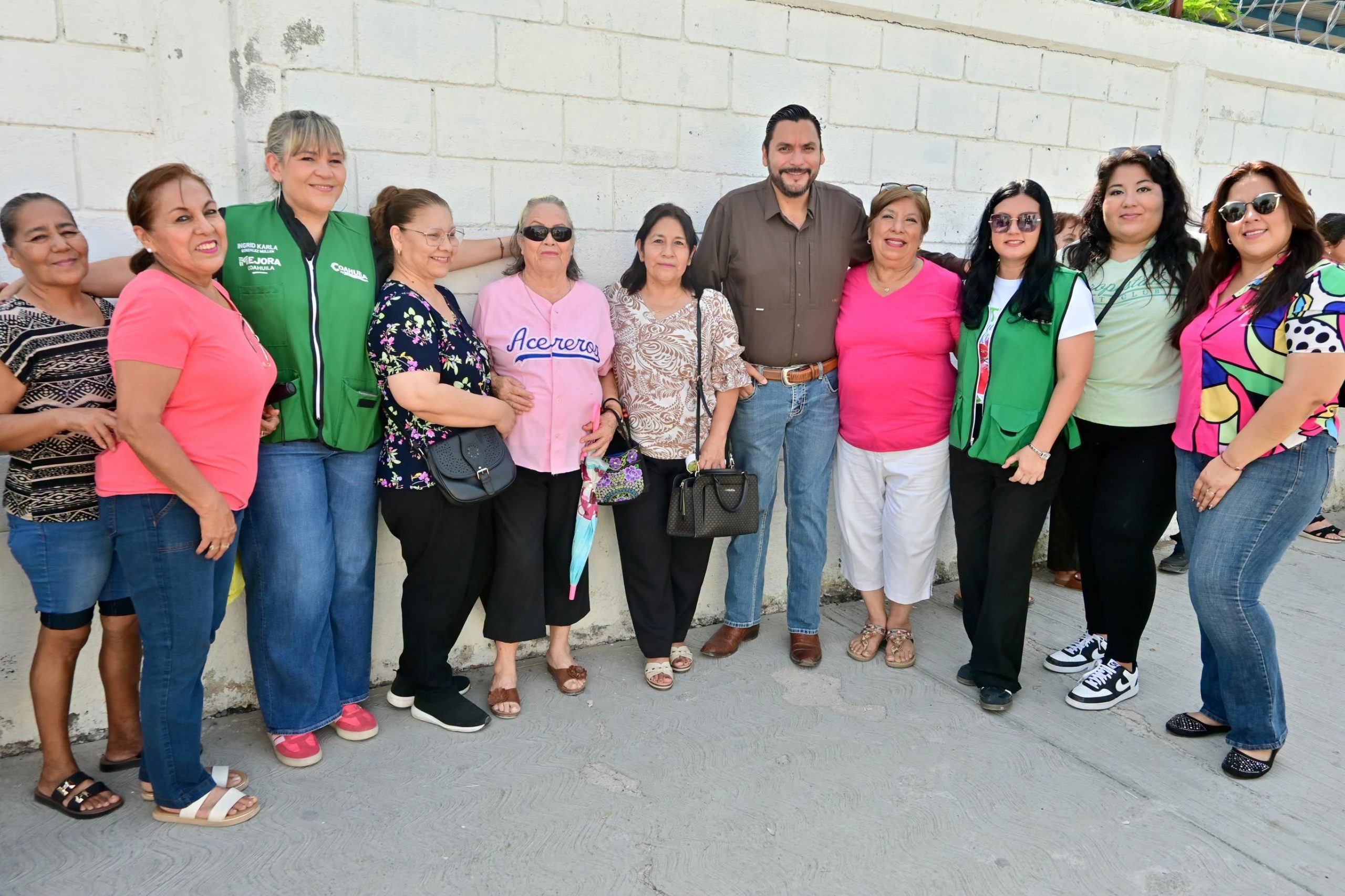 Entrega Villarreal obra en colonia Ciudad Deportiva