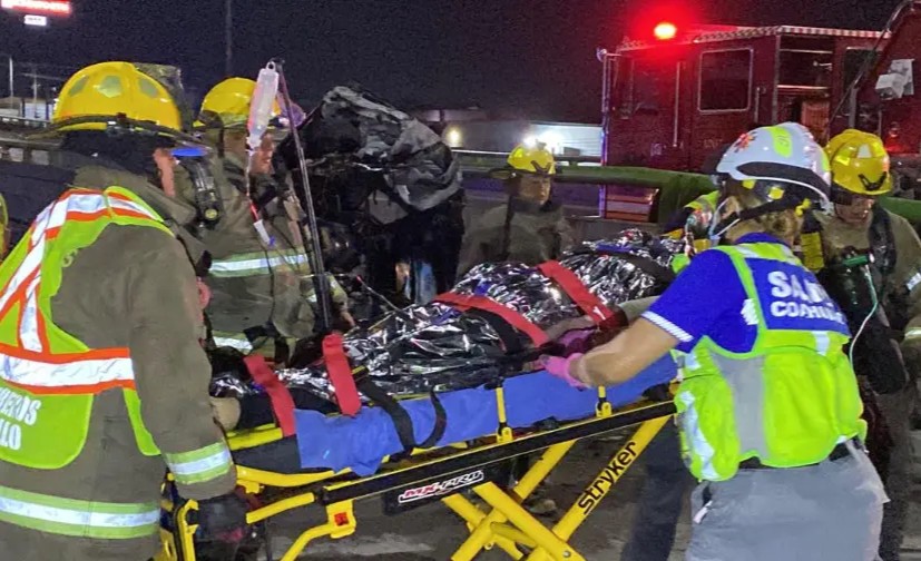 Muere joven tras chocar, quedar prensado e incendiarse su auto