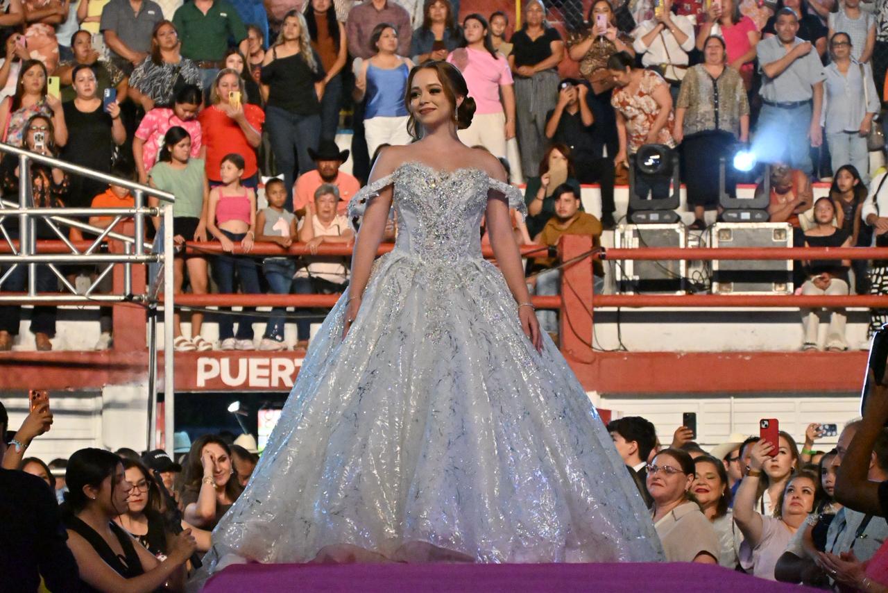 BRILLA MARÍA FERNANDA I EN SU MAJESTUOSA CORONACIÓN