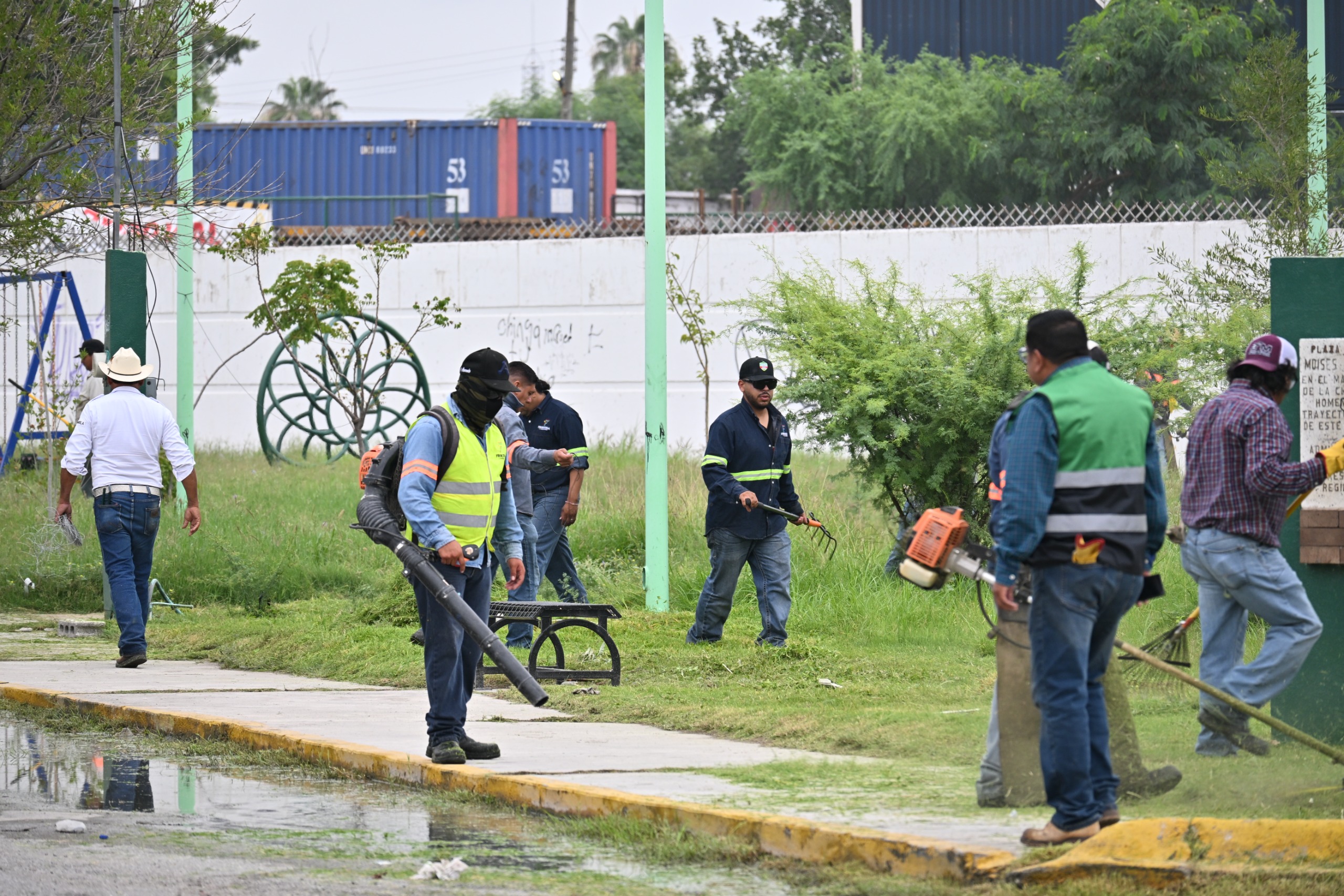 Intensifican labores de limpieza para mejorar espacios públicos