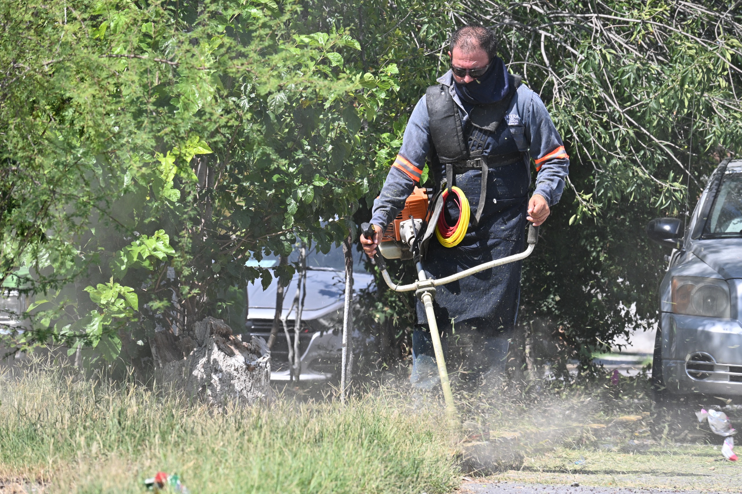 Sari intensifica en Frontera bacheo y limpieza urbana