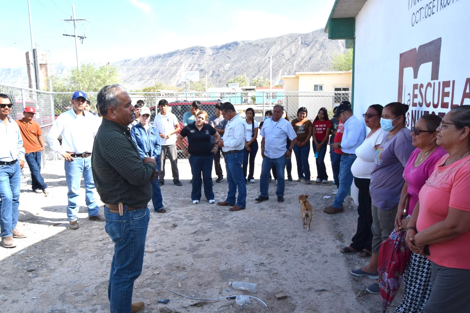 Fortalece Víctor Leija la infraestructura educativa con nueva barda perimetral en preparatoria de Tanque Nuevo