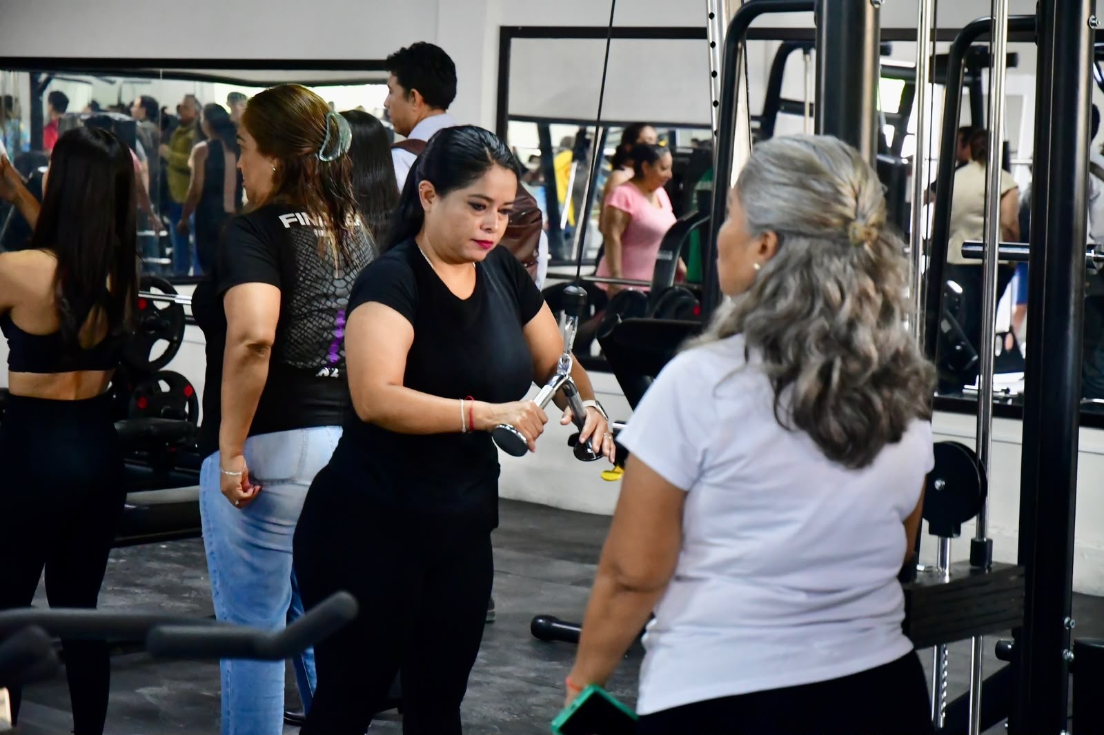 Entrega Estado gimnasio para familias de Lamadrid