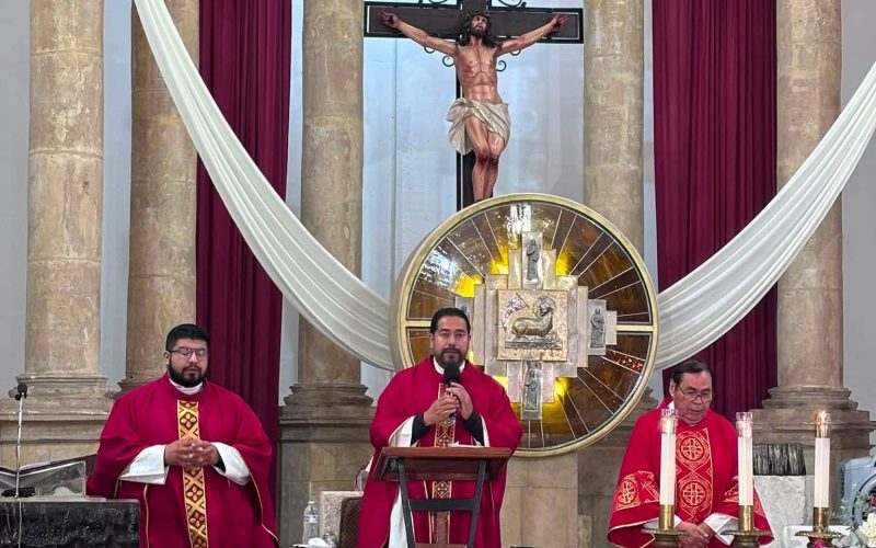 Celebran fieles a Santiago Apóstol