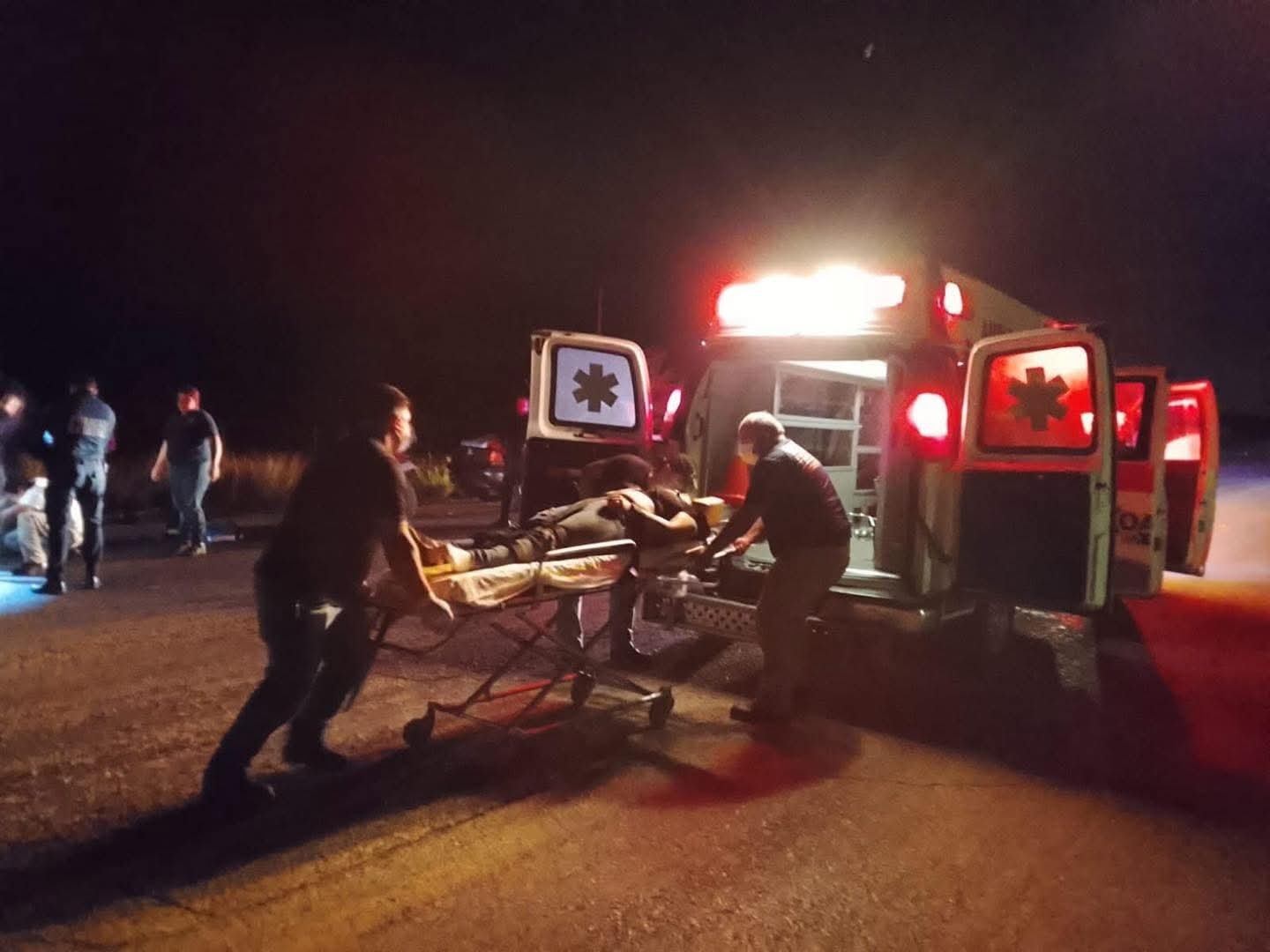 Queda lesionada tras fuerte accidente vial