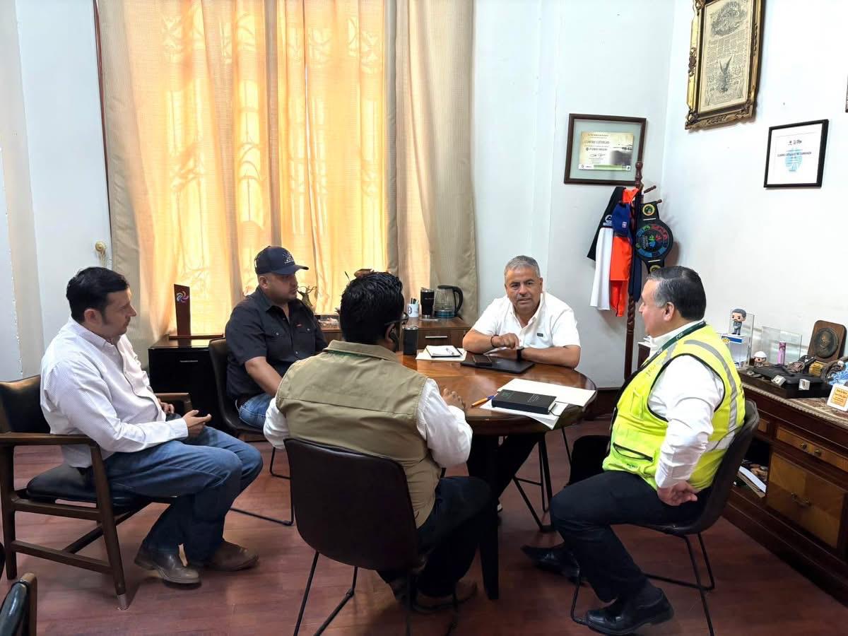 Se reúne Víctor Leija con nuevos directivos de CFE
