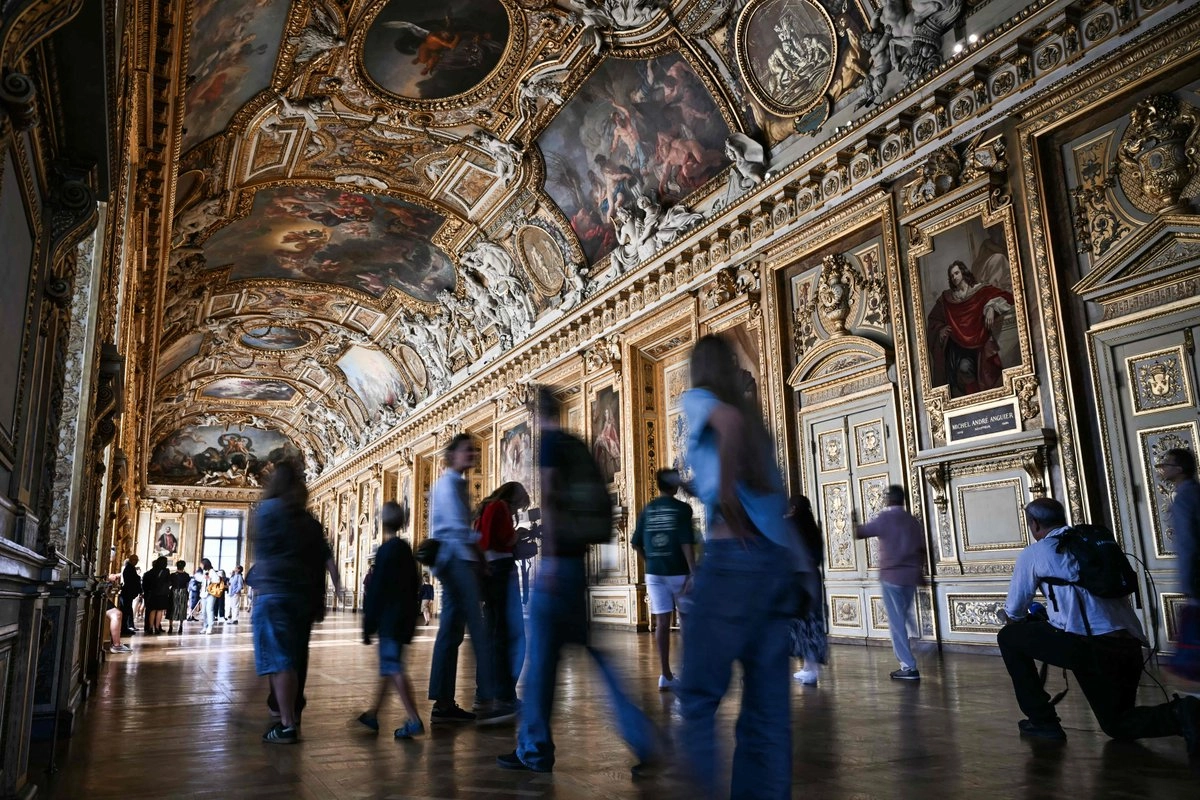Reabre galería del Louvre