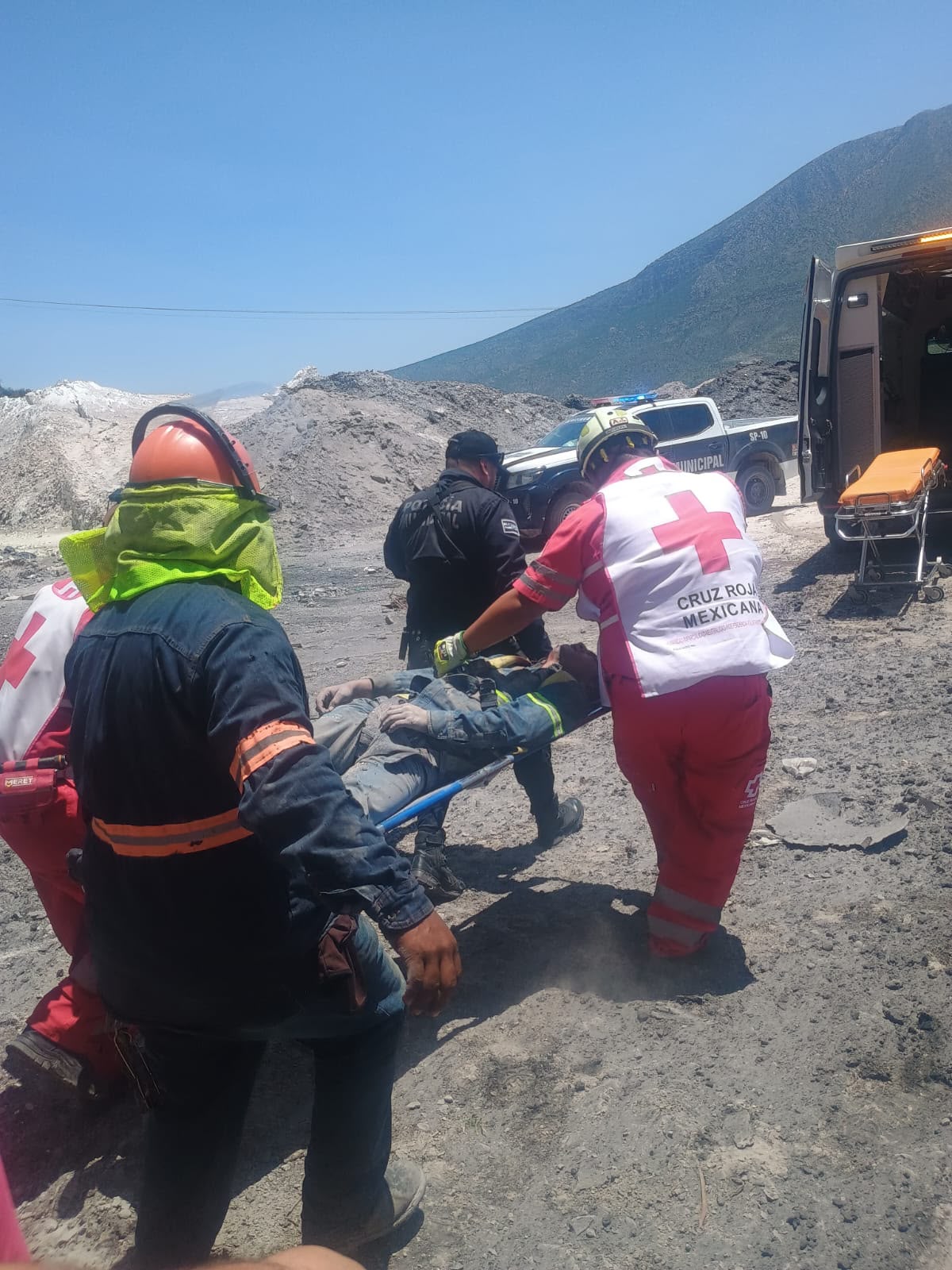 Muere trabajador al caer de 30 metros