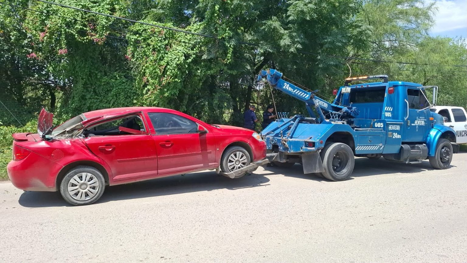 Sufre desvanecimiento y choca contra puente