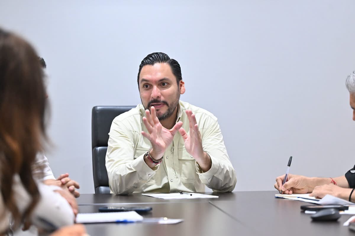 Suma esfuerzos Carlos con ICATEC y con empresarios