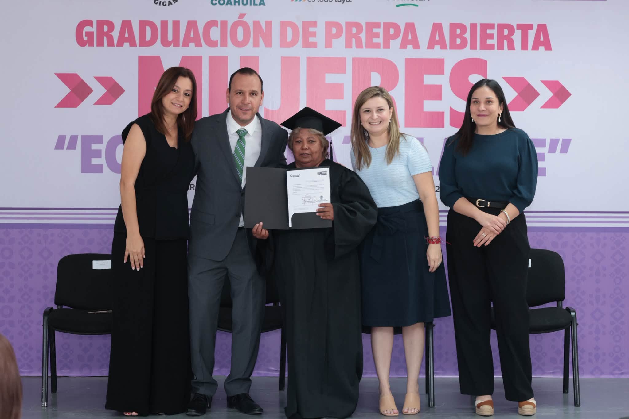 Mujeres parrenses terminan su prepa