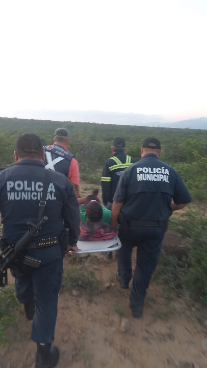 Rescatan a hombre extraviado en monte