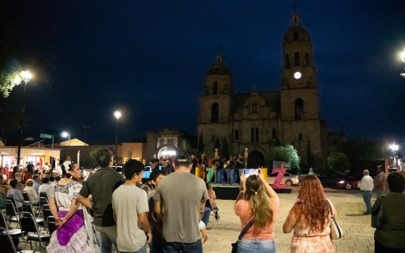 Celebran Viernes Culturales en la Plaza Principal de Múzquiz