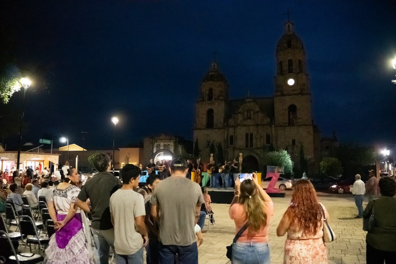 Celebran Viernes Culturales en la Plaza Principal de Múzquiz