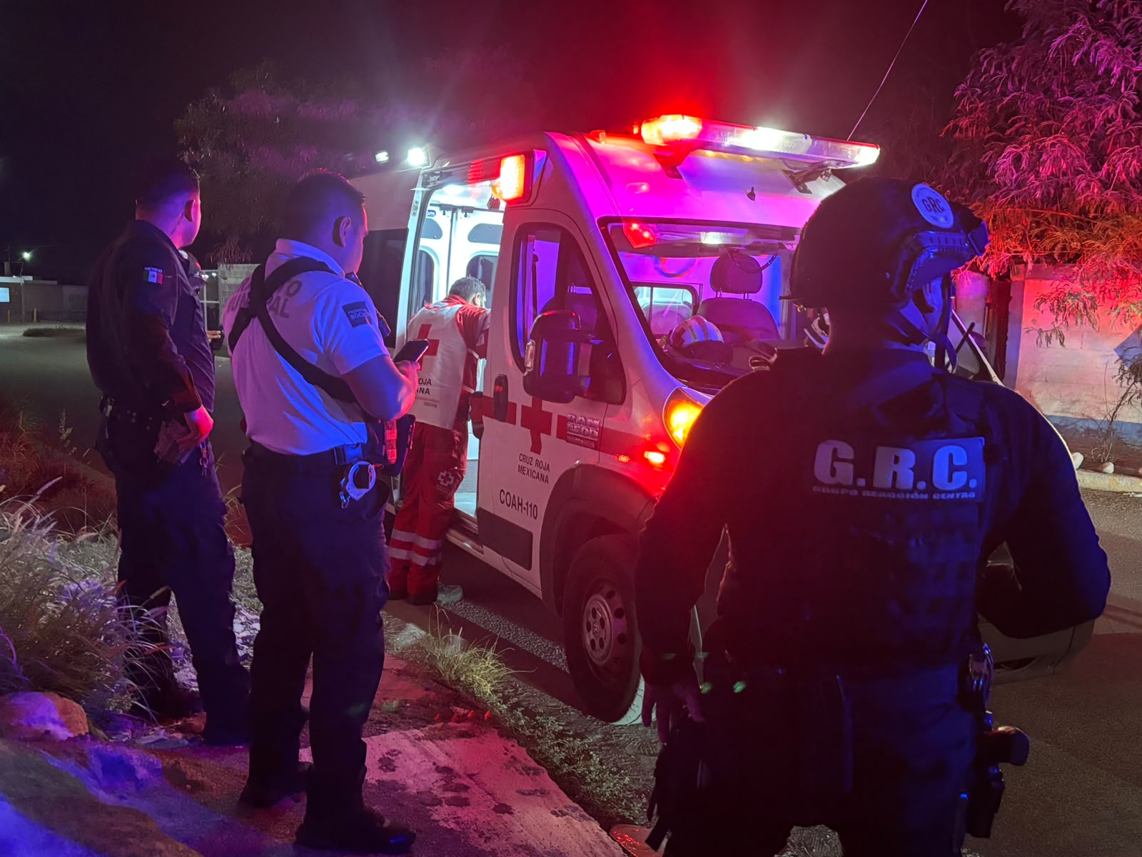 Amarra, golpea y quema a su pareja; logra escapar