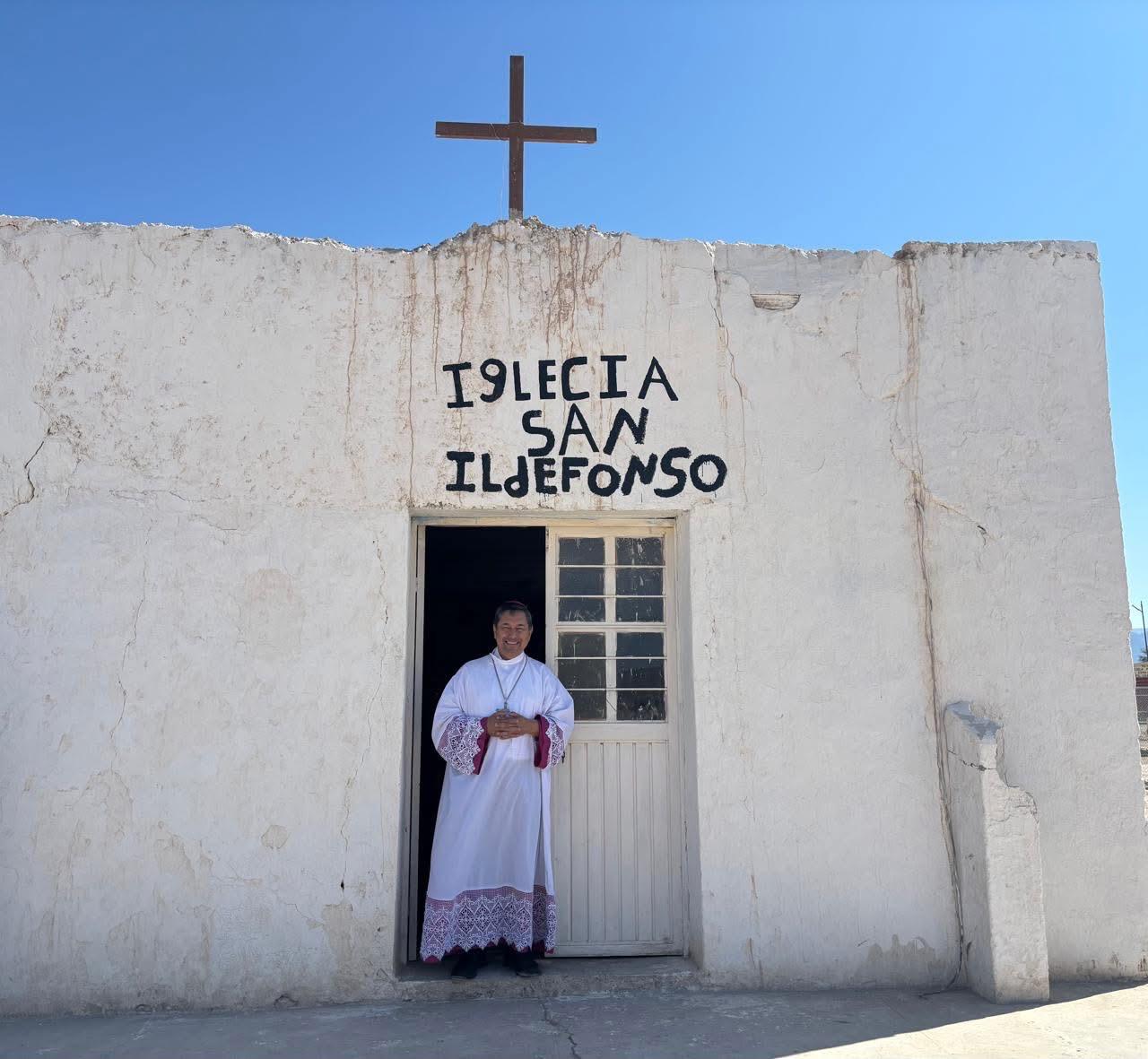 Encanta al Obispo Miranda la belleza desértica de Ocampo