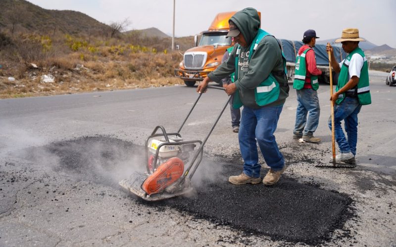 Dan mantenimiento integral a vialidades y espacios públicos