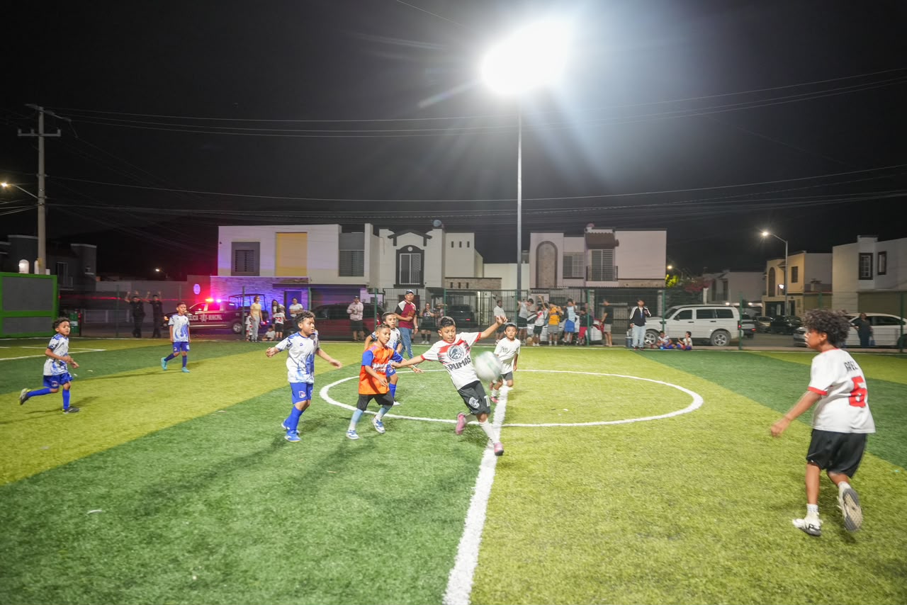 Disfrutan familias de Ramos espacios públicos renovados