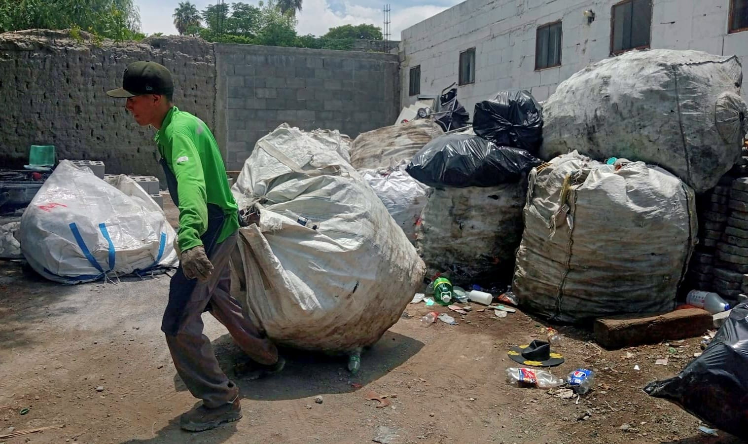 Canjean plásticos por productos de limpieza