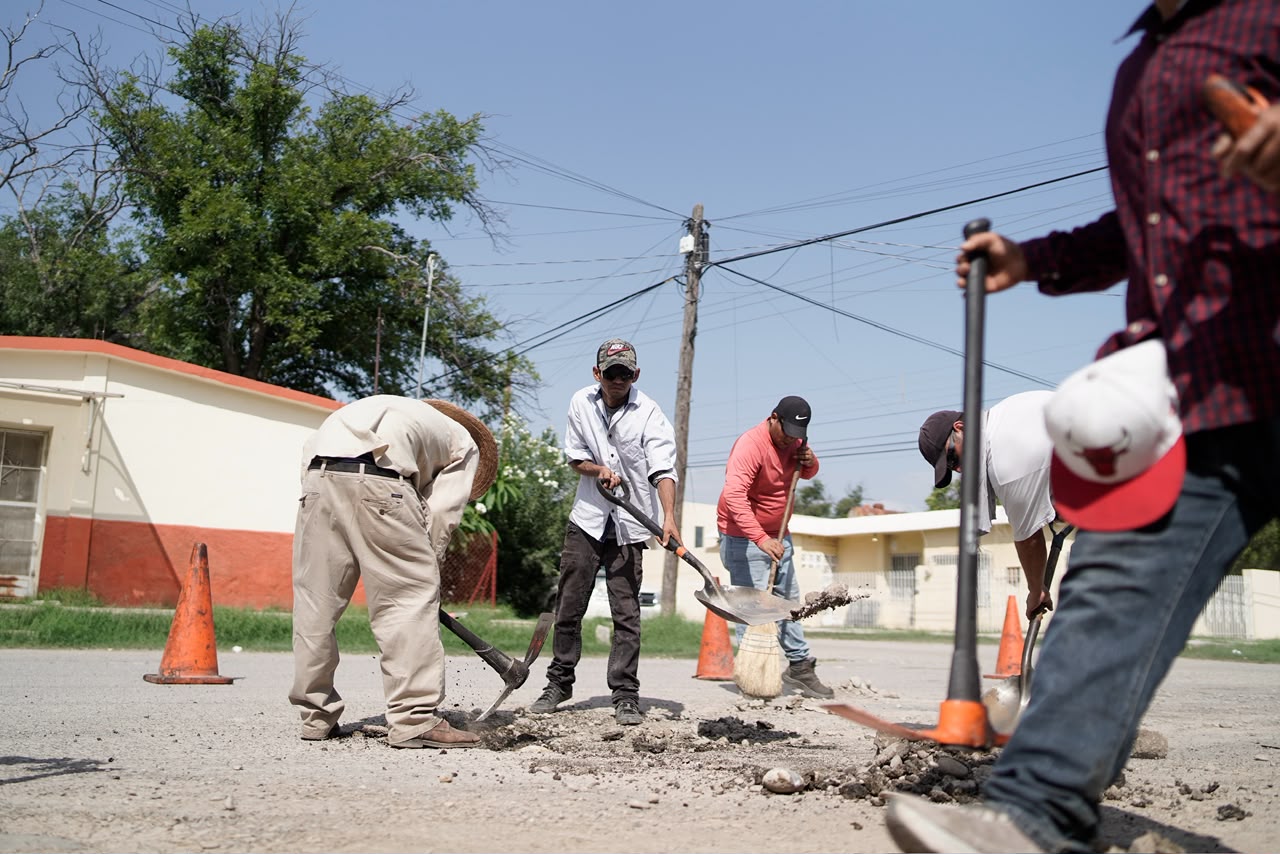 Supervisa bacheo edil de Sabinas