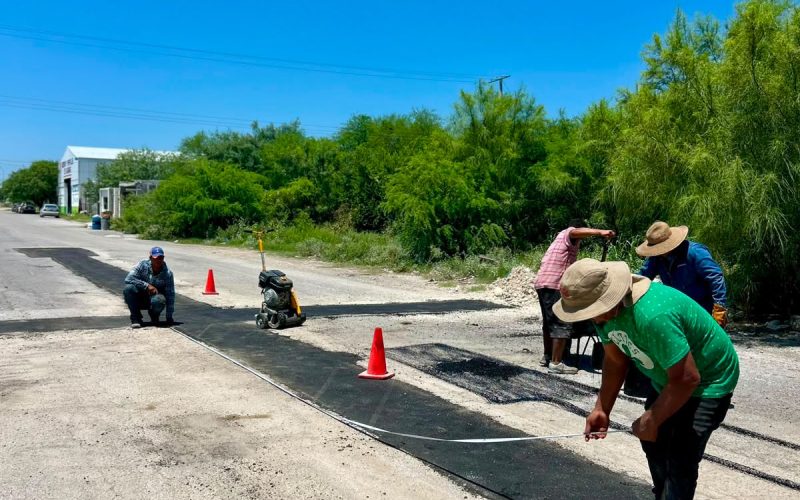 Refuerza Chano el bacheo en Sabinas